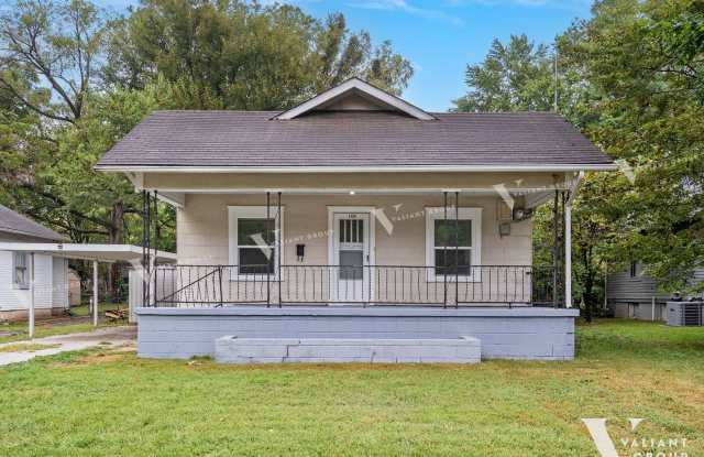 Cozy Bungalow-Style, Two-bedroom, One-Bathroom Rental Home in Grant Beach - 1329 North Concord Avenue, Springfield, MO 65802