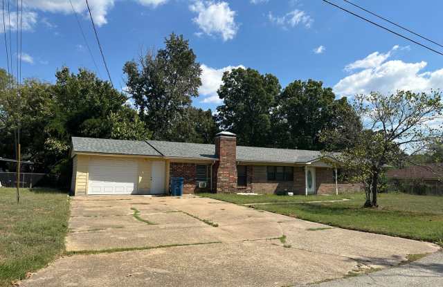 422 Hardee Dr - 422 Hardee Drive, Chandler, TX 75758