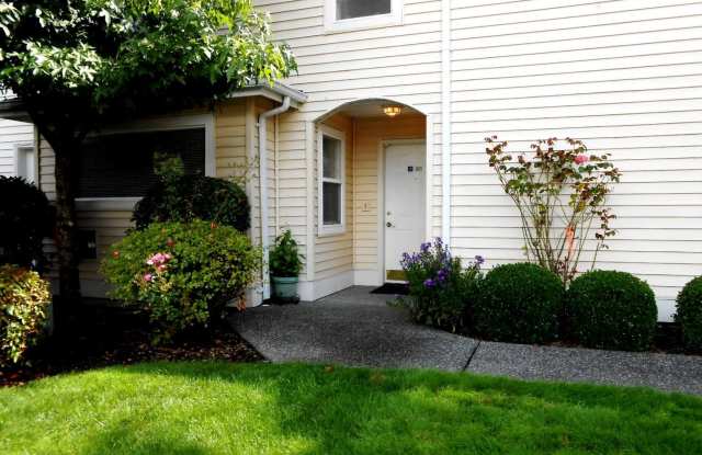 Refreshed 2 bed 2 bath Everett Condo $2099.00 per/mo photos photos