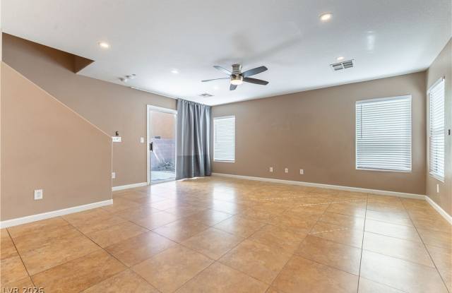 8312 Golden Amber Street Gallery 3