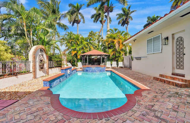 1049 N Southlake Drive, Hollywood, FL 33019 photos photos