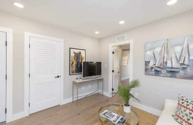 125 South Braddock Street - 202 Gallery 2