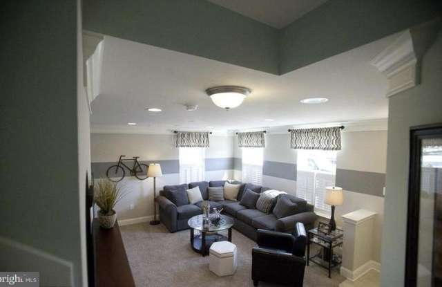 600 S CHERRY GROVE AVENUE Gallery 4