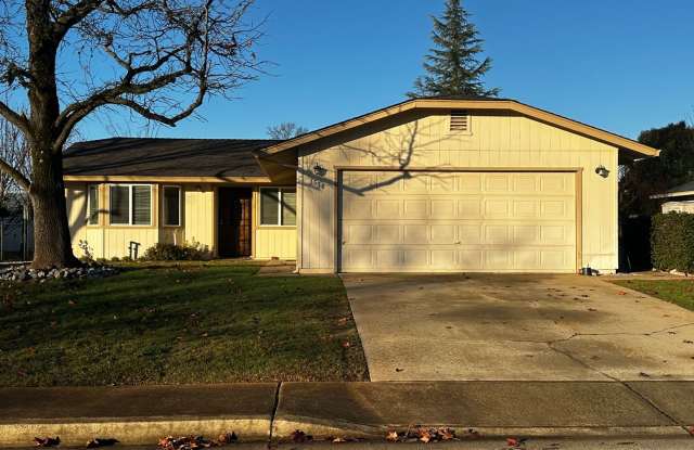 MOVE IN SPECIAL: $300 OFF FIRST MONTHS RENT 3 BED 2 BATH SPACIOUS HOME IN THE ENTERPRISE AREA MOVE IN SPECI - 3538 Dune Street, Redding, CA 96002