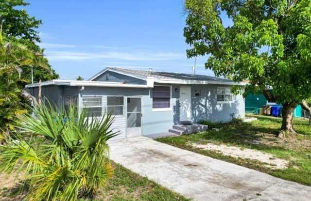 3847 Maxine Street photos photos