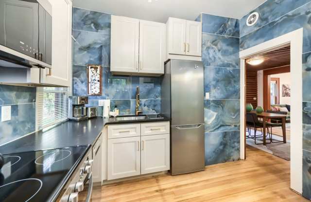 Curated Modern 2BR Haven | Private Patio & Tub Gallery 1