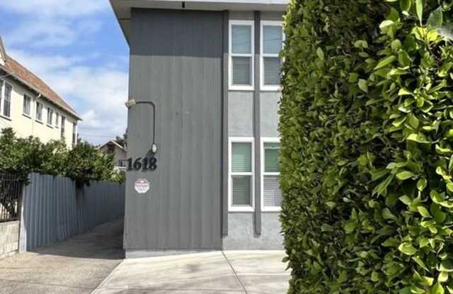 1618 N Kenmore Ave Gallery 2
