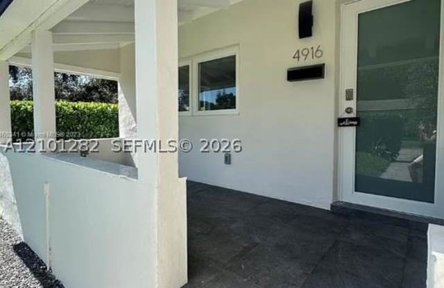 4916 Washington Dr Gallery 2