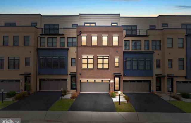 42506 MILDRED LANDING Square photos photos