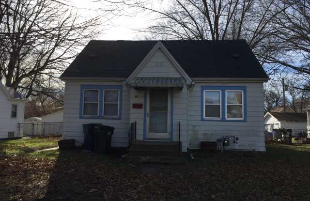 837 Kern St 2 Bedroom 1 Bath Single Family Home - 837 Kern Street, Waterloo, IA 50703