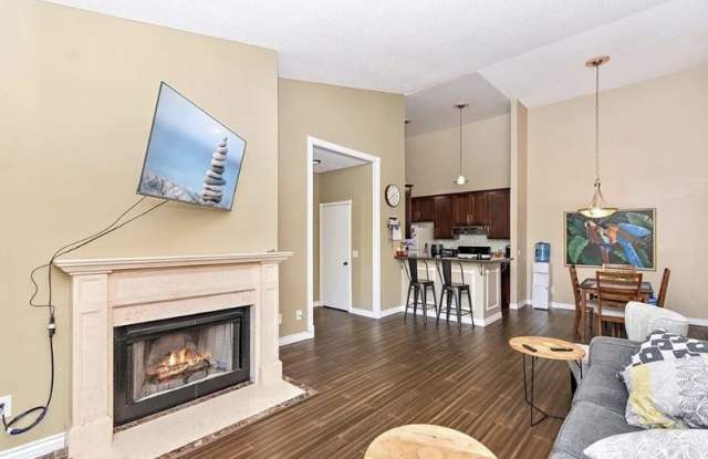 10591 Lakeside Dr S Unit H Gallery 4