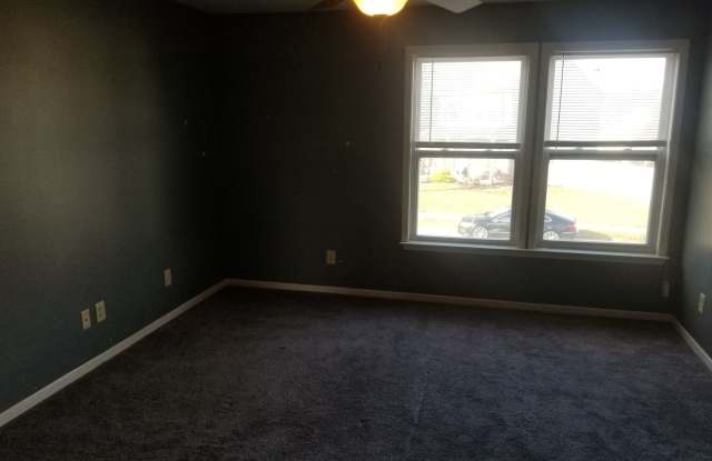 3 Bd 2.5 Ba Townhome with attached garage Gallery 4