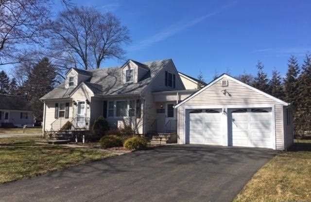 90 Stanley Court - 90 Stanley Court, North Haledon, NJ 07508