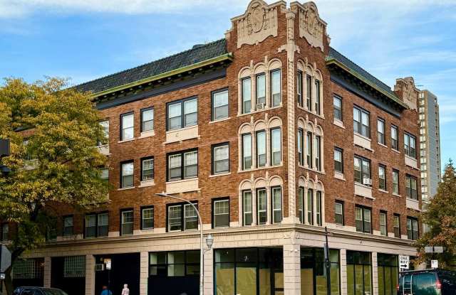 1066 W Berwyn photos photos