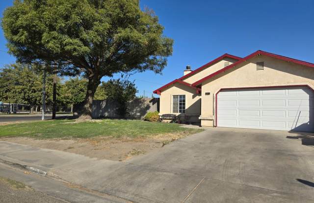 3 BR 2 BA Available Now - 1353 Yosemite Drive, Corcoran, CA 93212