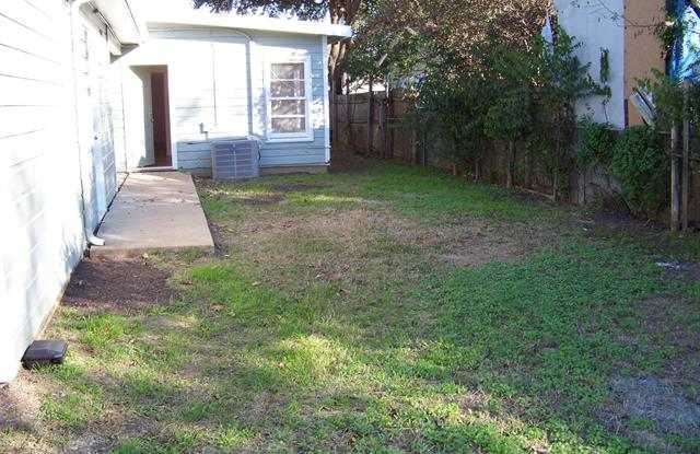 4937 Lovell Avenue Gallery 4