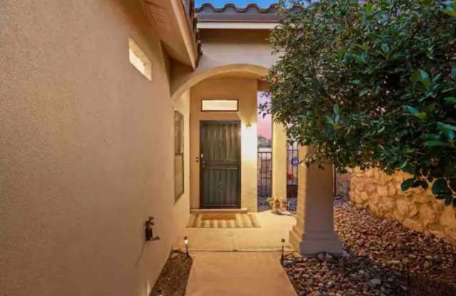 Nice Four Bedroom Home with 3 car garage in Elks Area Gallery 3