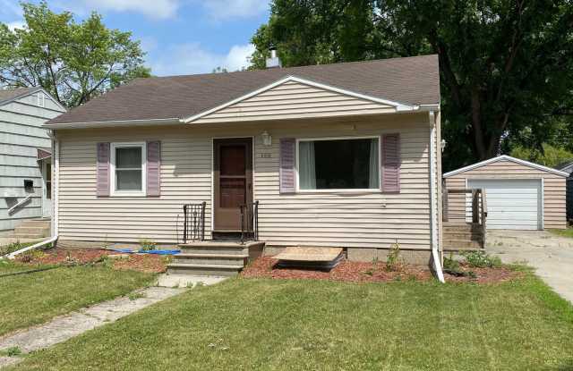Huge 5 Bed 2 Bath Home for Rent! Great Location Near UND! photos photos