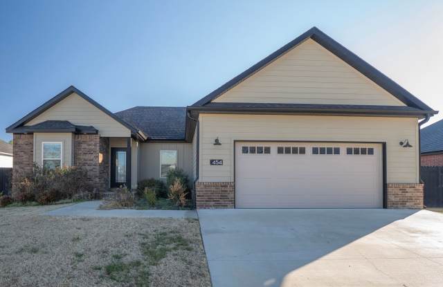 3 Bed/2 BA Rental in Farmington! - 454 North Tacoma Street, Farmington, AR 72730