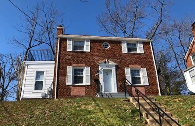 Gorgeous Cheverly Colonial With a Finished  Basement! 3 Beds and 1.5 Baths! photos photos