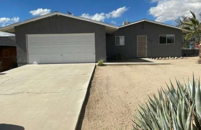 Charming 2BR/1BA Desert Home in the Heart of Chocolate Drop! Gallery 3