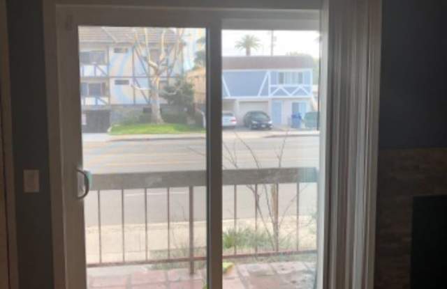 14735 Victory Blvd Unit 6 Gallery 3