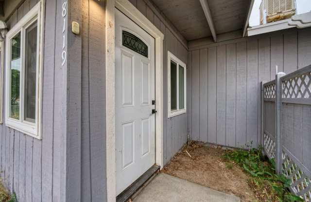 3+2 Gorgeous Remodeled Home with Updated Kitchen & More! In Onyx, CA Gallery 4