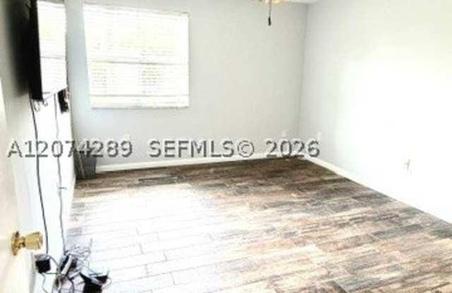 4609 NW 97th Ct Gallery 4
