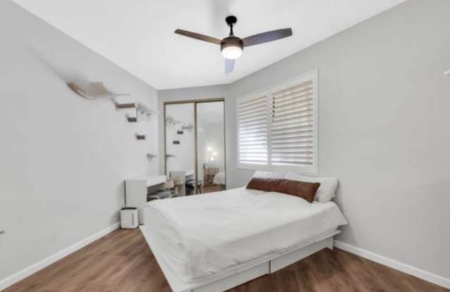 19009 Sherman Way Unit 18 Gallery 3