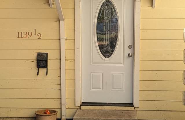 Franklin, 1139  1/2 Gallery 1
