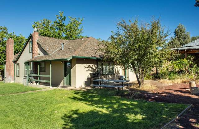 4 Bed, 2 Bath Furnished Home In Veyo! Gallery 4