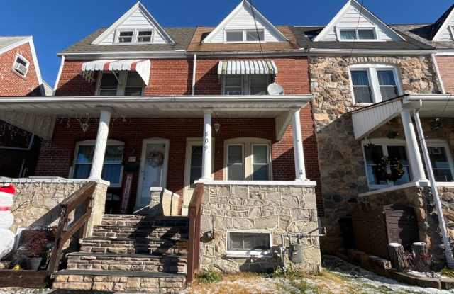 Large, well-maintained 4-bedroom, 1-bathroom row home photos photos