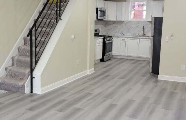 YOUR OWN FRONT DOOR. AN UPDATED KITCHEN. A PRIVATE BACKYARD. | 3 Bedrooms | 1 Bathroom | $1,350/Month Gallery 4