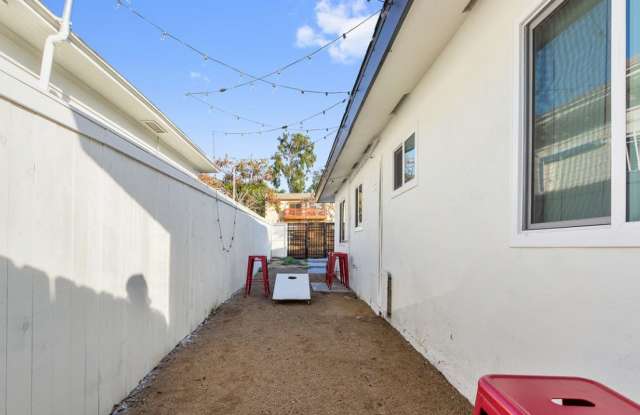 Downtown Modern Smart Home Gallery 4