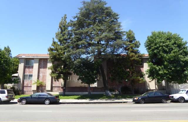2 Story Townhome in Gated Community in Chatsworth. - 10155 De Soto Avenue, Los Angeles, CA 91311