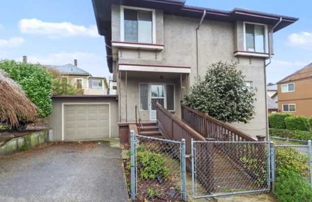 Spacious Home 615 E Lynn St. / Southlake Union Gallery 1