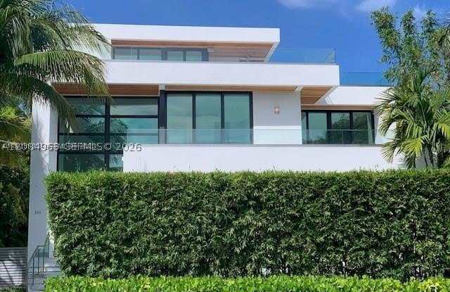 785 Harbor Drive Gallery 2