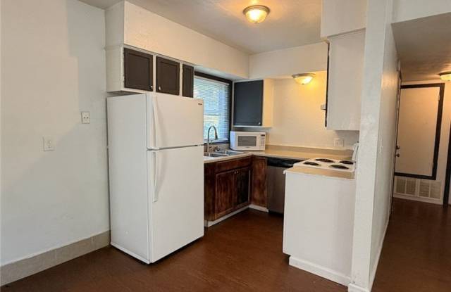 217 E Adobe Street Gallery 3