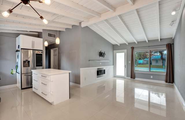 4670 SW 25th Avenue photos photos