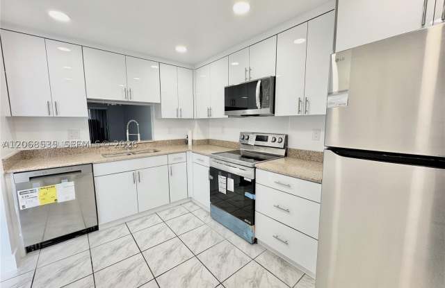 1075 Riverside Dr Gallery 2