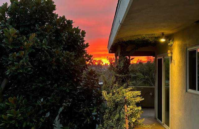 2 Bedroom-1 Bathroom Single Story Apartment on 2nd floor in Hillcrest/Mission Hills community. Gallery 2