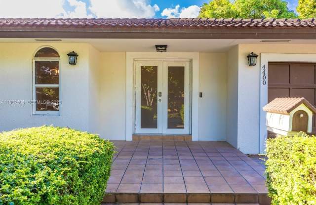 4400 SW 9th Ln photos photos