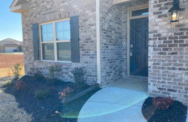 Four years old newer Four Bedroom in Meridianville photos photos