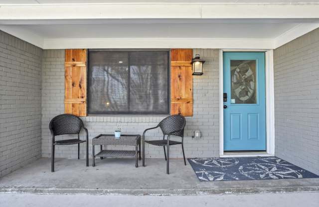 3301 East Drive Gallery 3