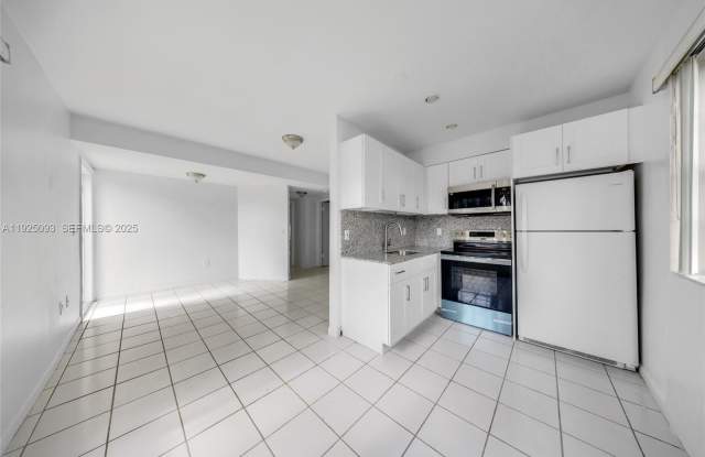 3453 SW 23rd Ter Gallery 4