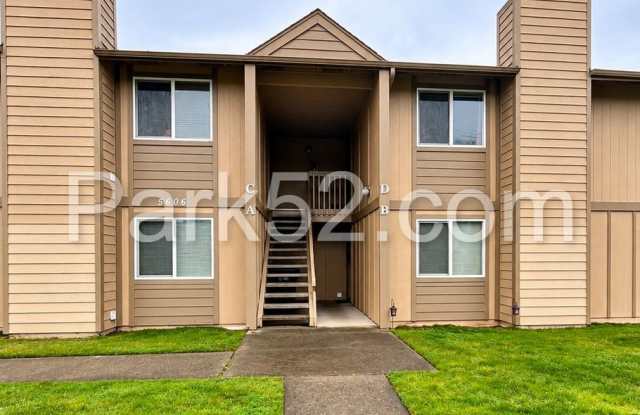 Remodeled 2 Bedroom 1 Bathroom Upper Level Sumner Apartment Gallery 2