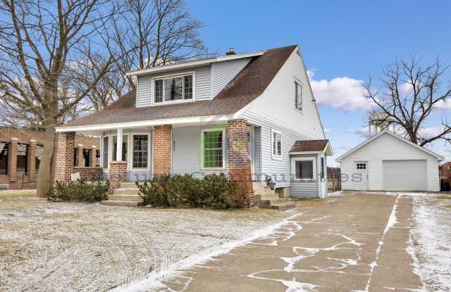 Spacious 4 Bedroom- With Extra room! New Remodel! photos photos