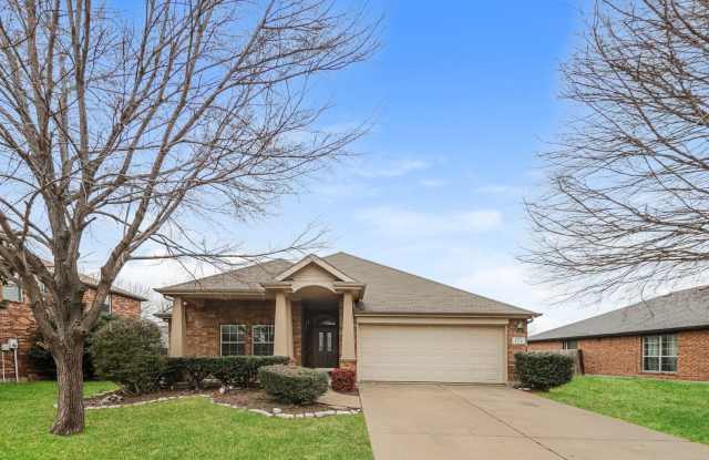 $1850 3 Bed/2 Bath/2 Garage Ready for Move-in Home in Mustang Creek - 504 Wolf Drive, Forney, TX 75126