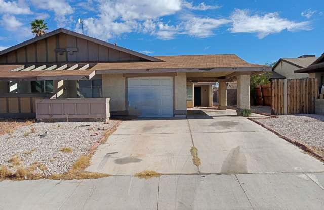 Welcome to this cozy 3-bedroom, 2-bathroom home! photos photos