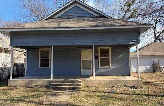 320 NW 9th St. Street photos photos